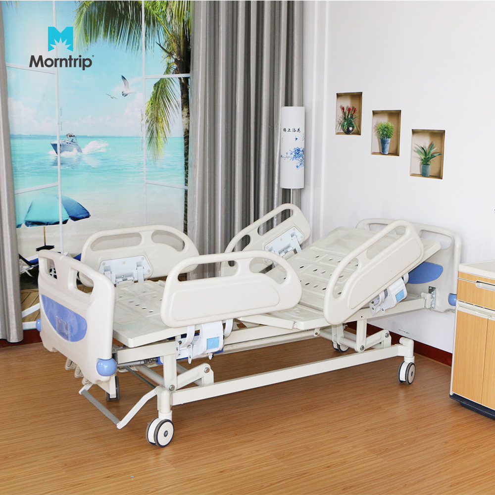 Hospital Clinic Ward Furniture Manufacturer 3 Functions Three Cranks Manual Hospital Bed with Mute Wheels